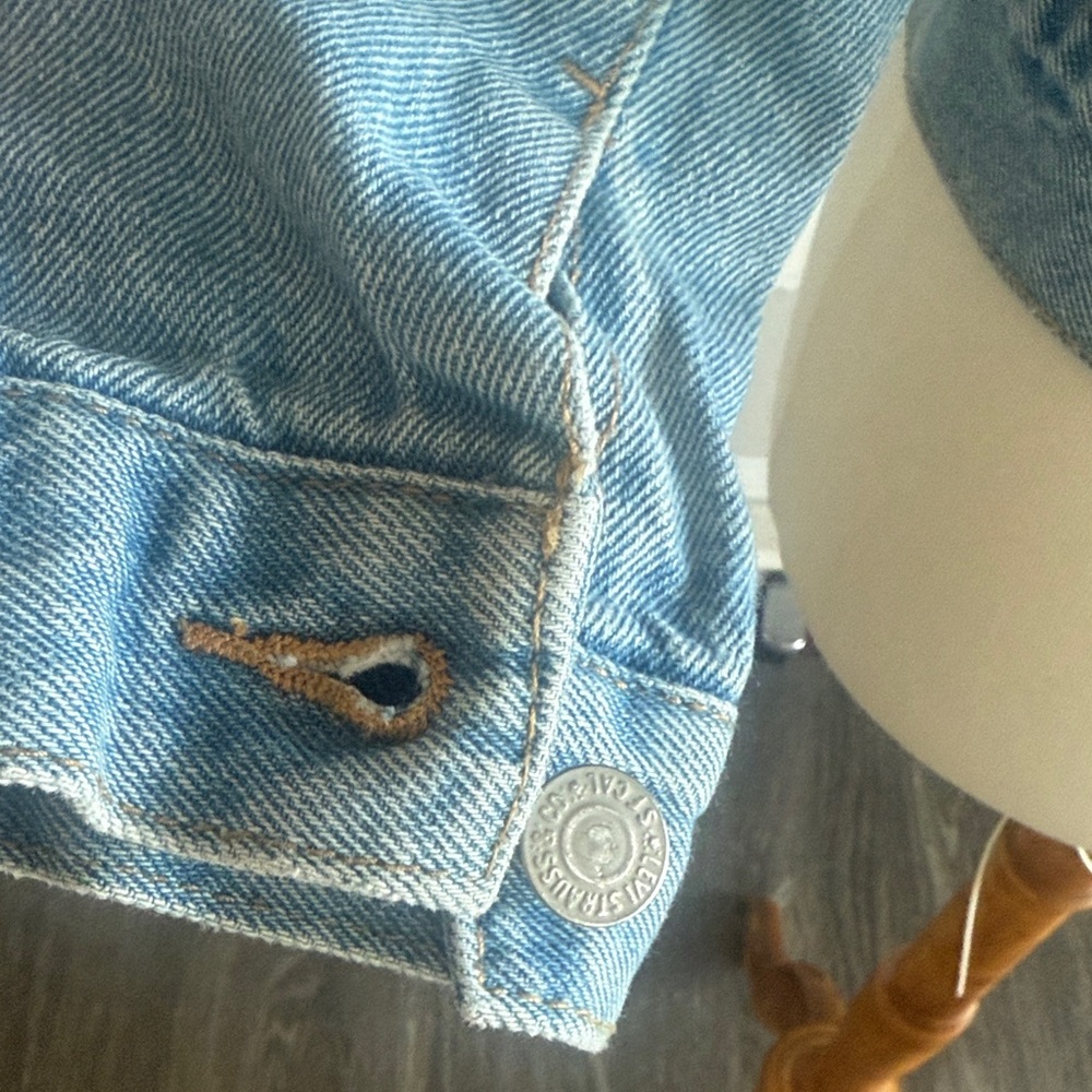 Levi's Kid’s Light Blue Jean Jacket Sz 10/12 - Picture 6 of 8